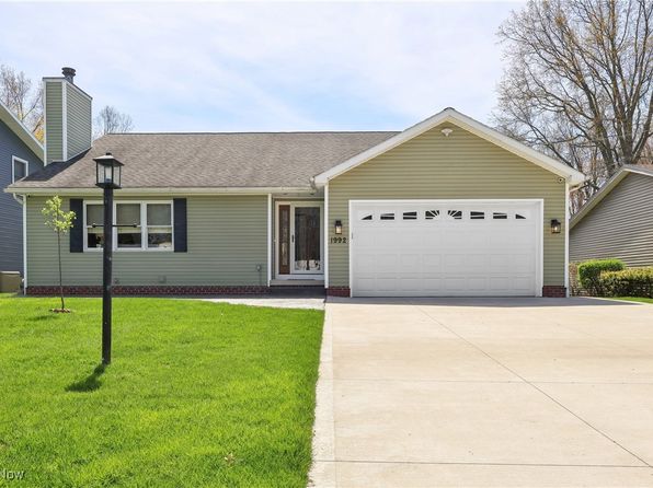 1992 Springfield Lake Blvd, Akron, OH 44312