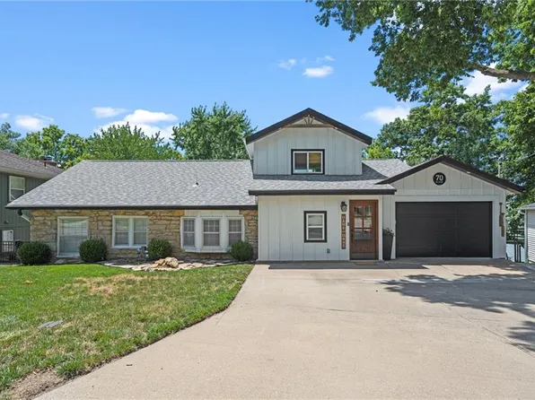 70 Beach Dr, Lake Tapawingo, MO 64015