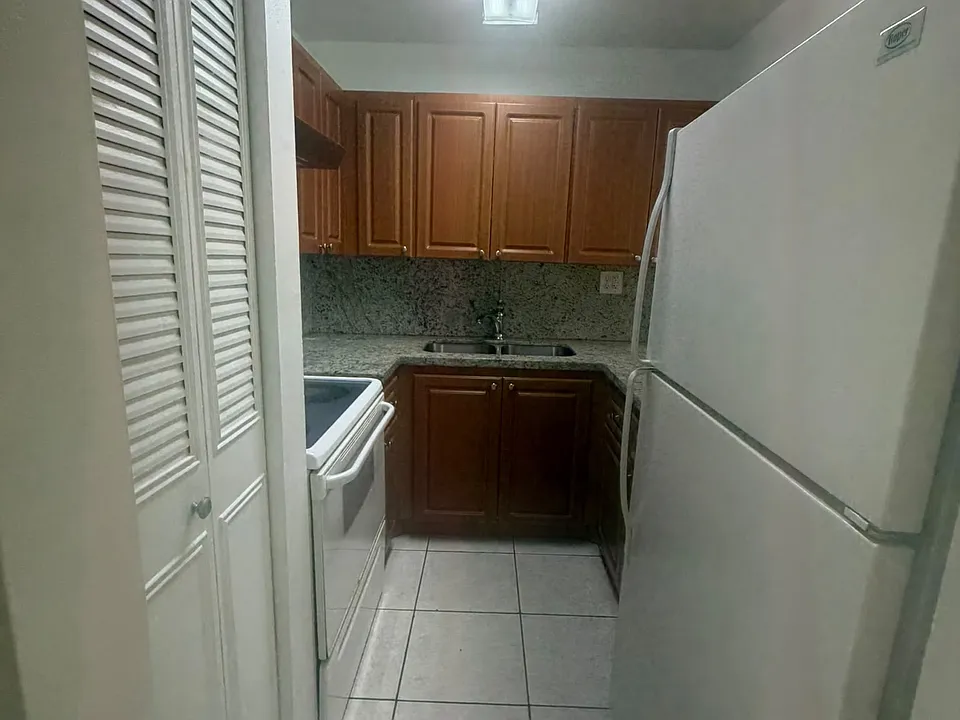 1461 W 42nd St #307