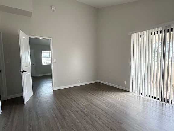3rd image of 751 Cerritos Ave #6