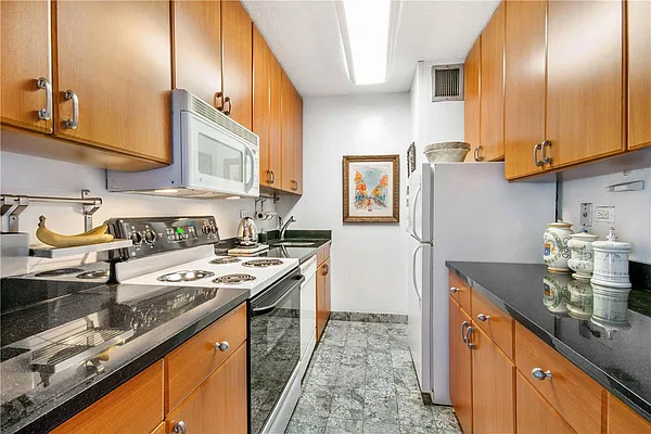 Sold by William Raveis Real Estate | media 16