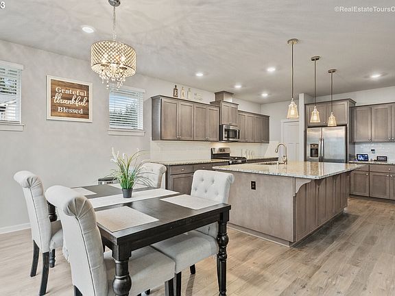 5th image of 7807 NE 178th Dr