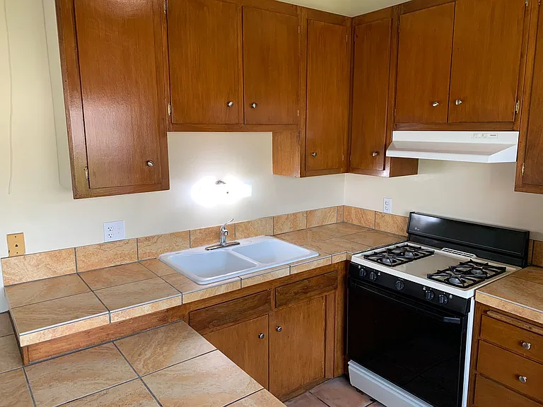 4700 Dexter Dr — Photo 7