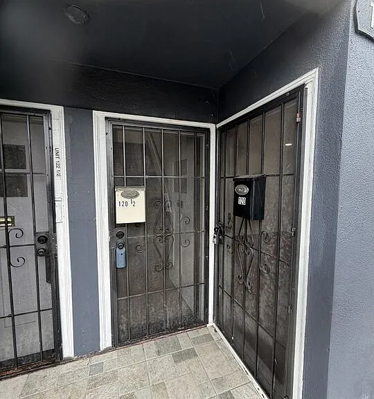 120 N Avenue 25 — Photo 16