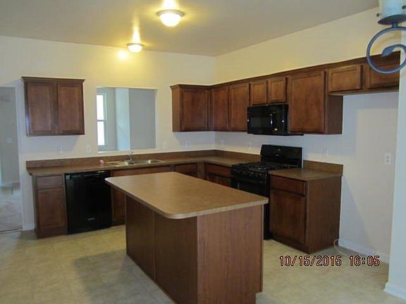 3rd image of 10307 Scarlet Oak Dr