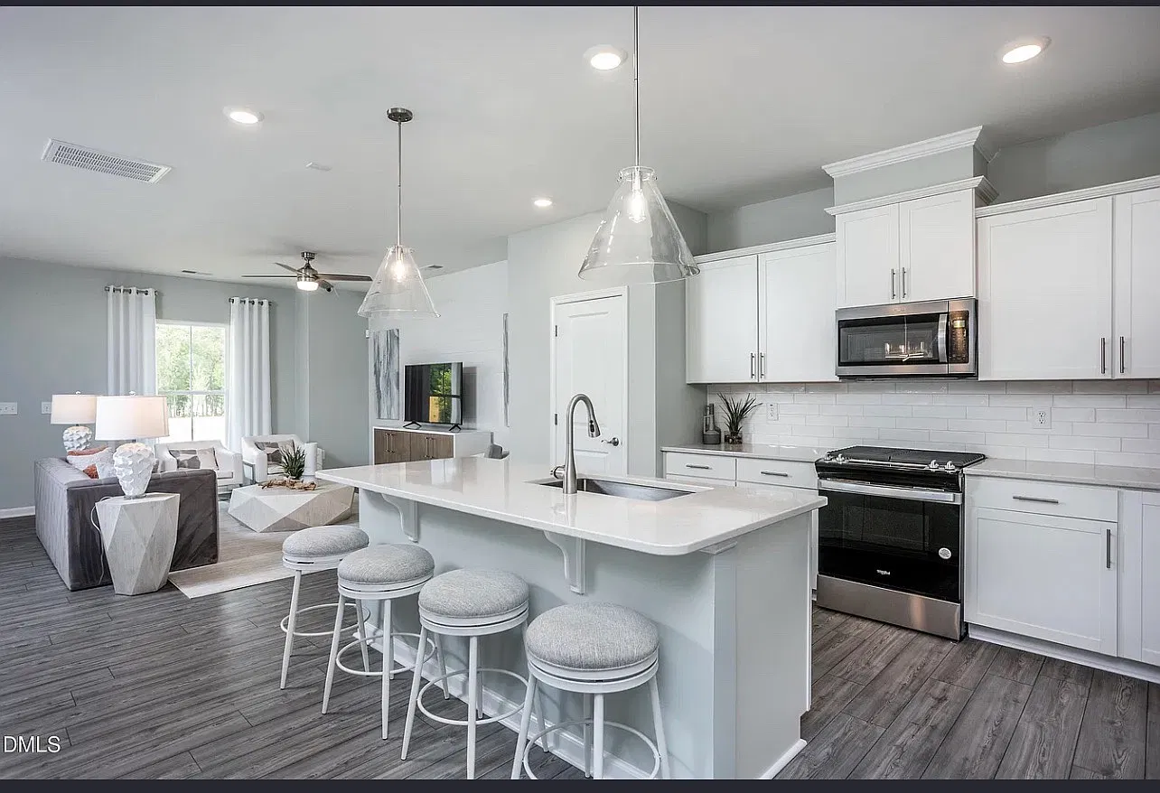 3 bed, 2.5 bath, 1955 sqft, $2,495 — Photo 3