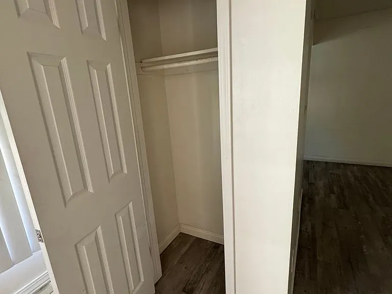 331 E Live Oak St — Photo 22