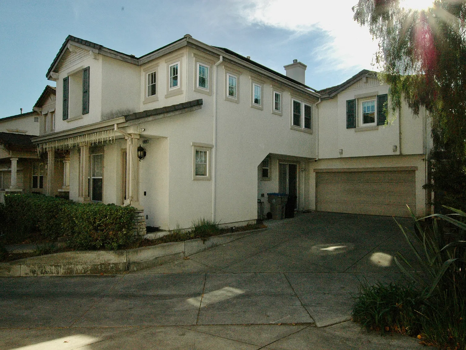 4 bed, 2210 sqft, $5,200 — Photo 2