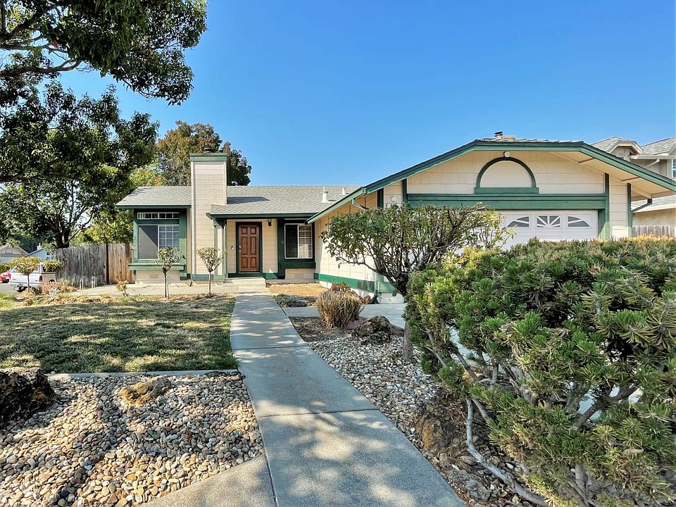 1st image of 843 Stoneridge Cir