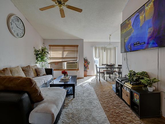 4th image of 6 E Dogwood Ln