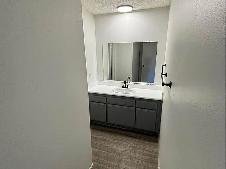 WOODCREST APARTMENTS — Photo 7