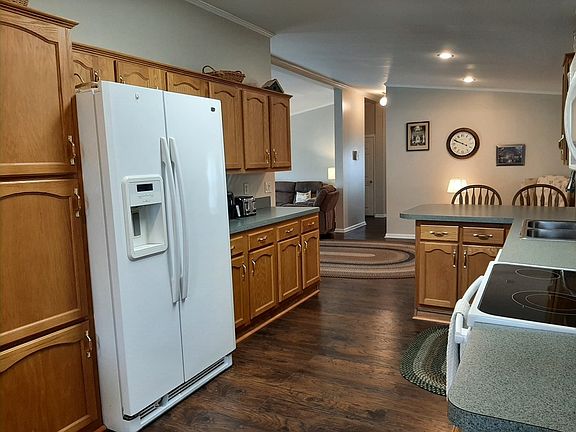 3rd image of 1006 Pheasant Ln