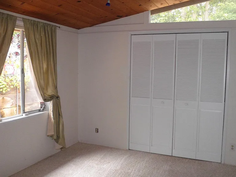 2542 Crescent Ave — Photo 6