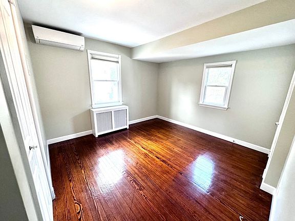 4th image of 18 Marshall Ave #1