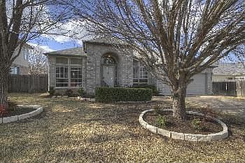 2nd image of 911 Woodhollow Ln