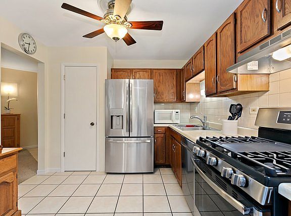 5th image of 201 Maplebrook Ct Unit Z1