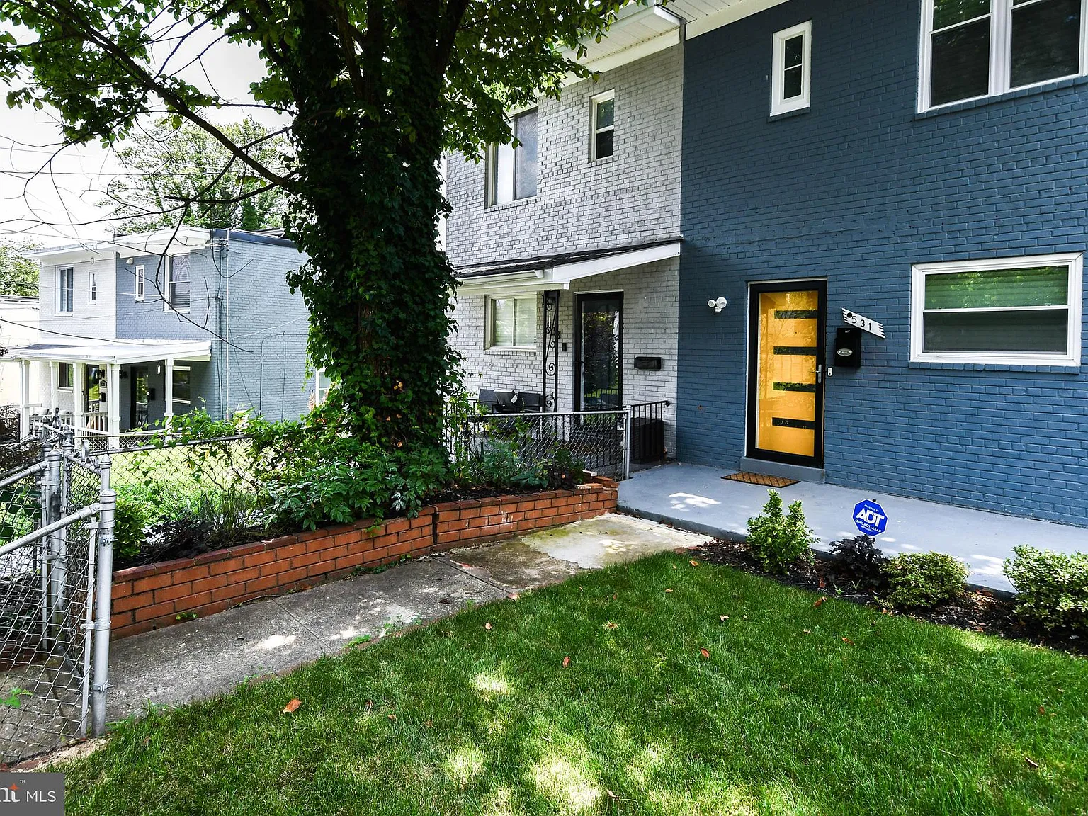 3 bed, 3.5 bath, 1402 sqft, $3,100 — Photo 2