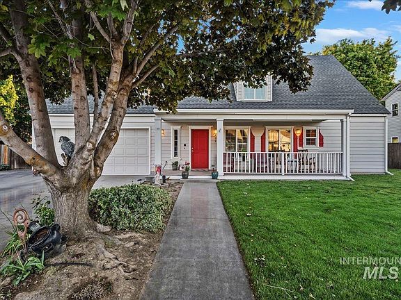 5th image of 209 Crimson Cir W