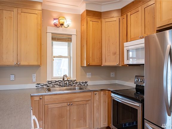 3rd image of 7 Sellwood