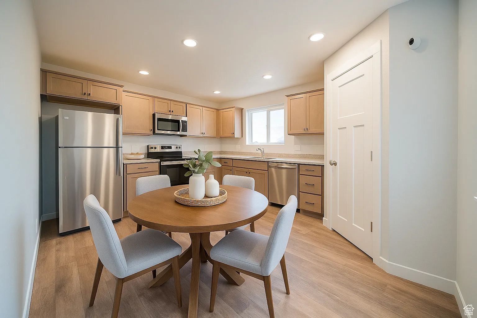 3 bed, 2.5 bath, 1795 sqft, $1,950 — Photo 3