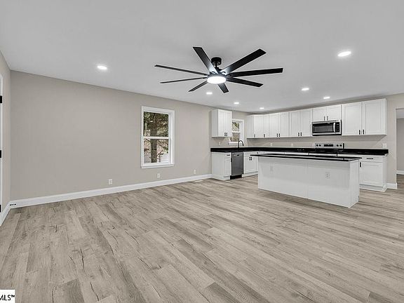 5th image of 135 Commercial Cir