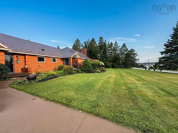 4th image of 411 Mountain Rd