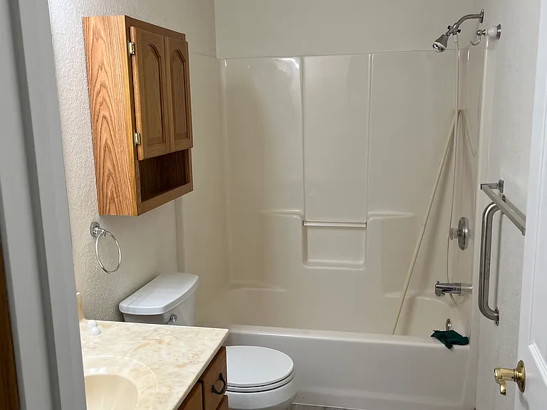 Bathroom/highrise toilet & 

Bathroom/highrise toilet & tub/shower