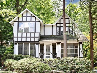 388 Allaire Ave, Leonia, NJ, 07605