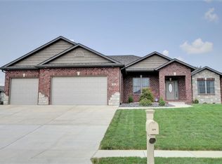 209 Grindstone Rd, Chatham, IL 62629