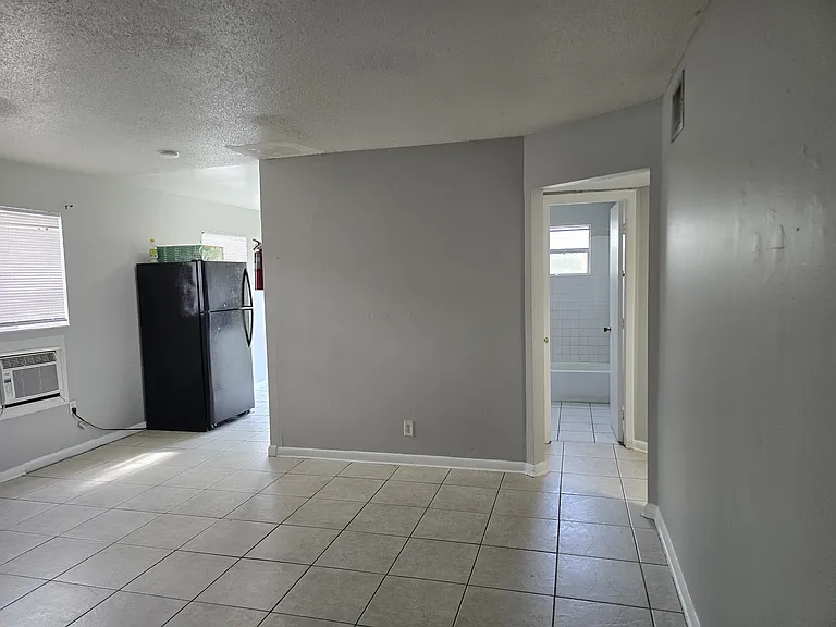1518 W 20th St #1 — Photo 2