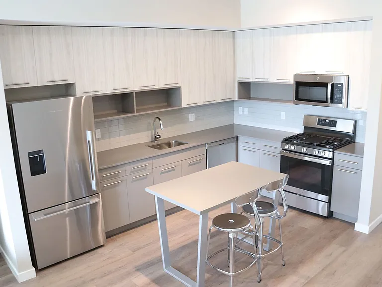 880 Pacific St — Photo 21