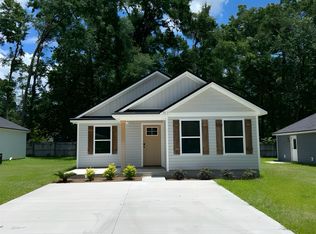 71 Chickat Trl, Crawfordville, FL 32327