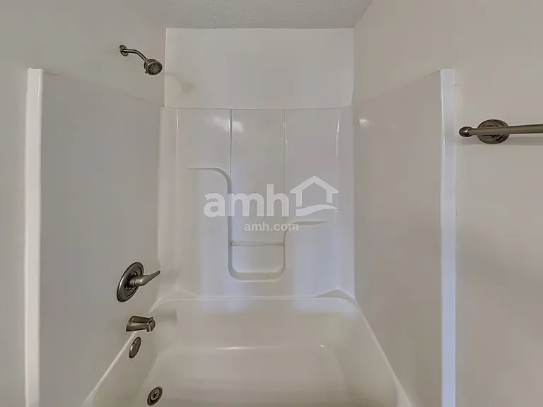 305 Schoolhouse Ct — Photo 15