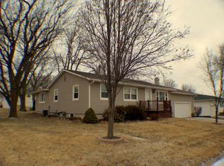 1807 Burton Dr, Falls City, NE 68355