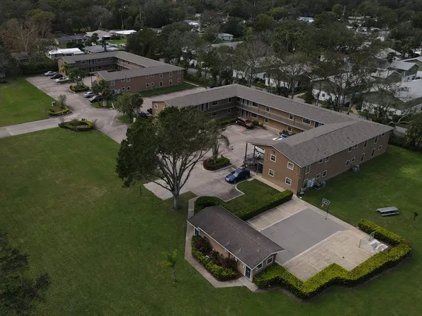 Regent Park 660 - 214