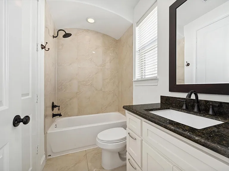 9632 Kings Cross Sta — Photo 21