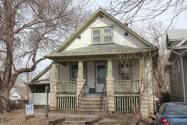 1st image of 1042 Charleston St