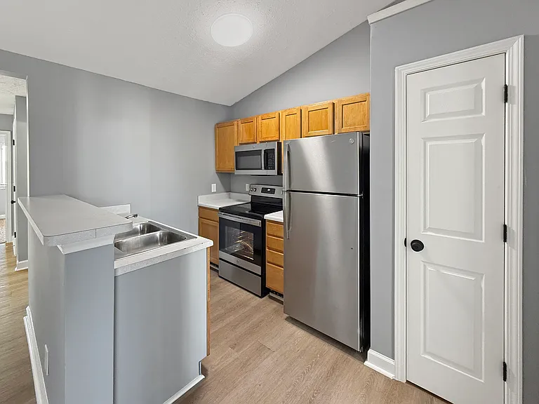 Cross Lake Apartments — Photo 7
