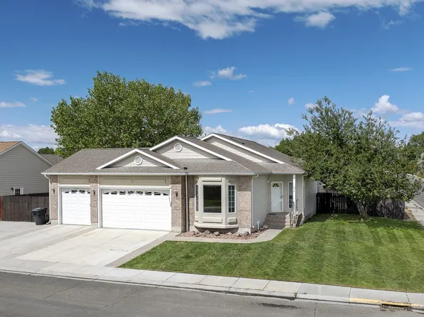 672 Cedarwood Dr, Powell, WY 82435