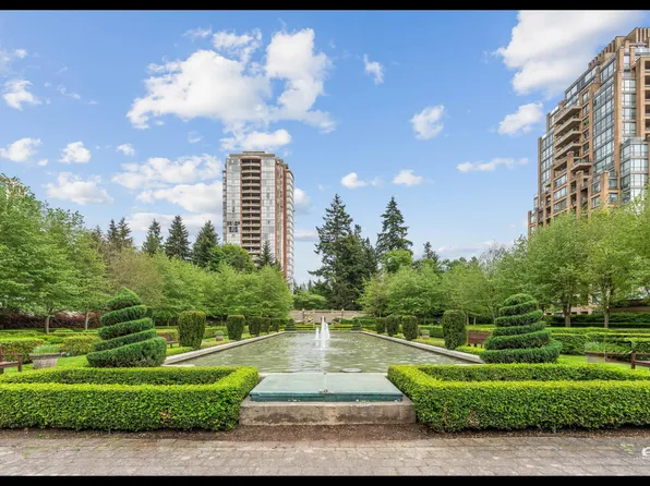 6833 Station Hill Dr #706, Burnaby, BC V3N 5E1