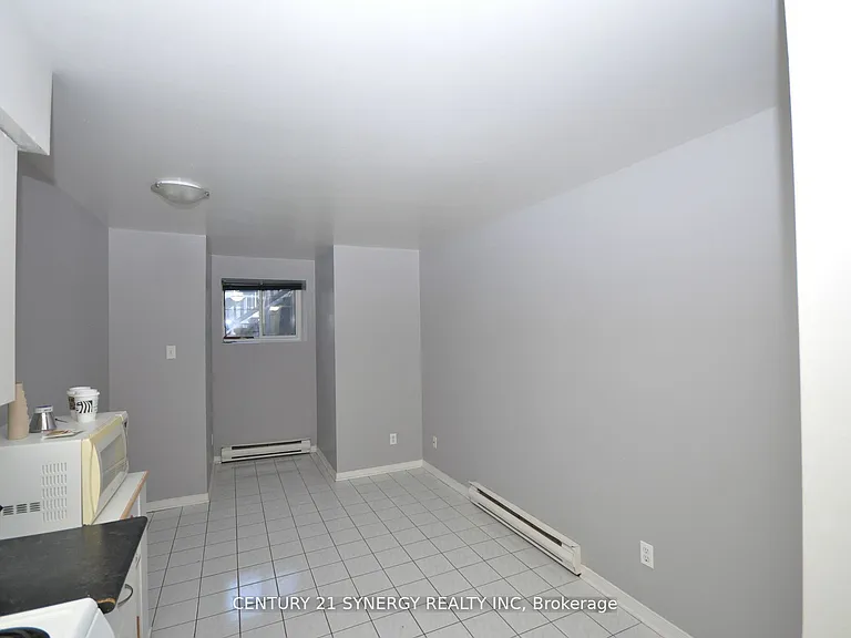450 Maclaren St #2 — Photo 5
