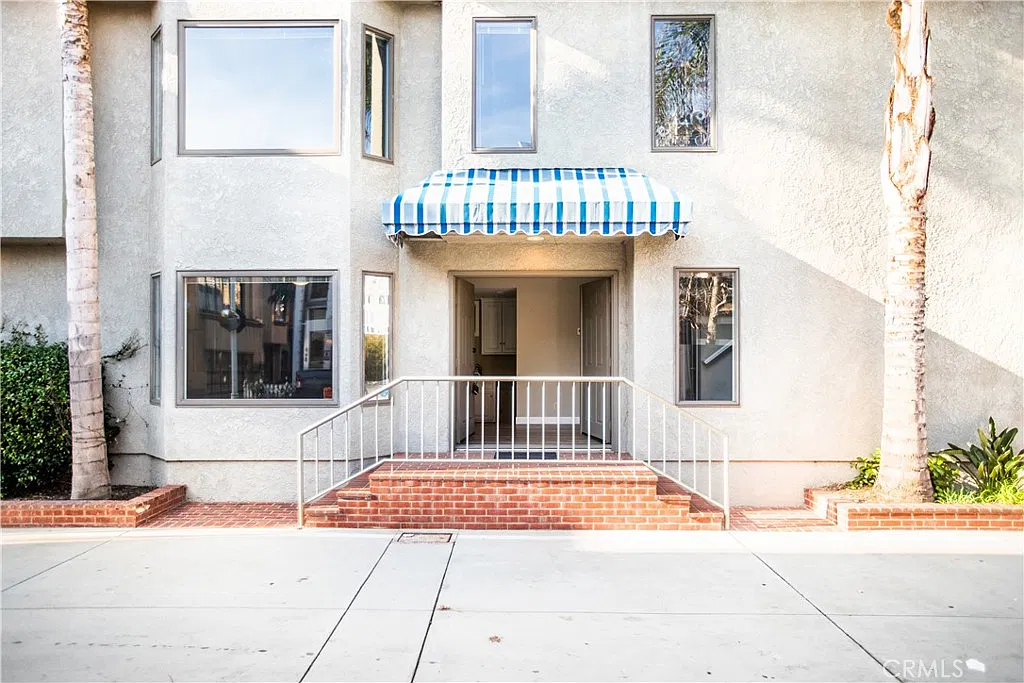 3 bed, 3.5 bath, 3011 sqft, $8,995 — Photo 3