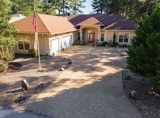 2 Elcano Dr, Hot Springs Village, AR 71909