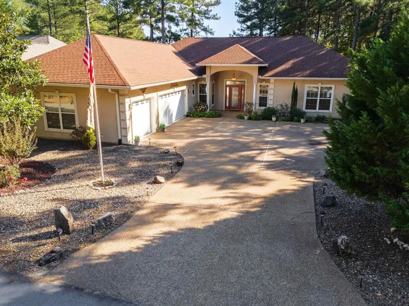 2 Elcano Dr, Hot Springs Village, AR 71909