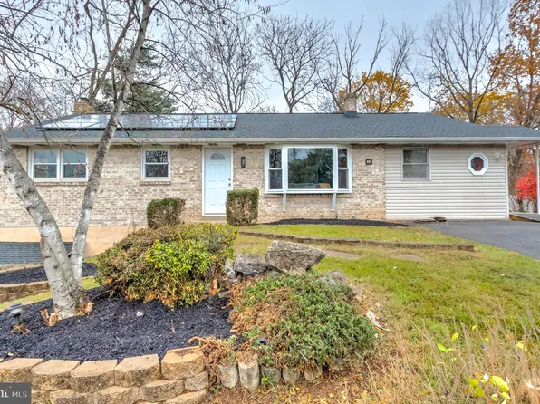 34 Riverview Dr, Enola, PA 17025