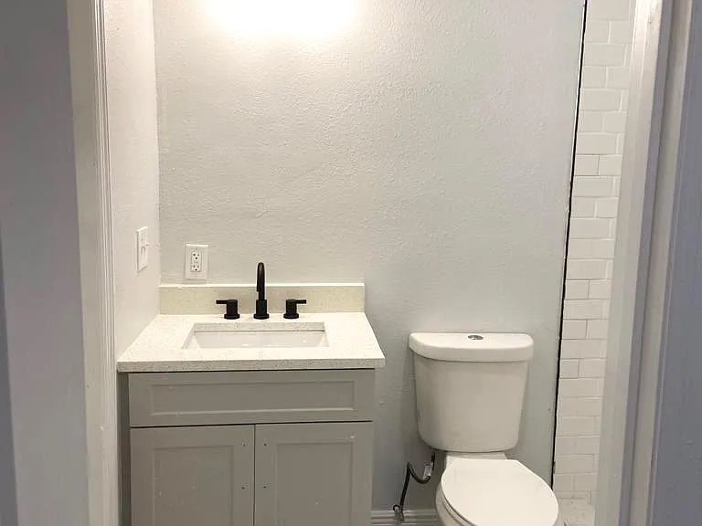 Ensuite Bathroom 2