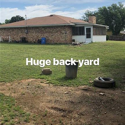 4th image of 2816 NE 10th St