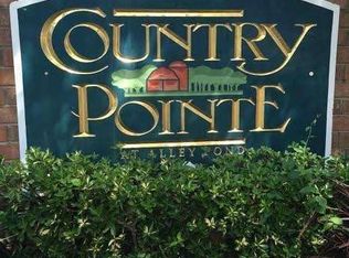 82 Country Pointe Cir #127, Queens Village, NY 11427