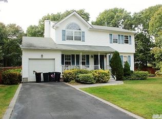 20 Gaetano Ln, Coram, NY 11727