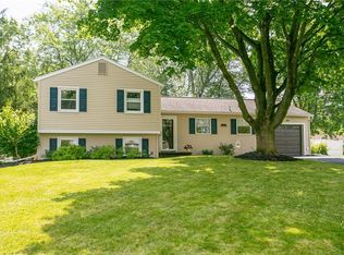 54 Round Hill Rd, Henrietta, NY 14467